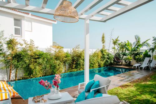 Πισίνα στο ή κοντά στο Island Home Seaside Villa