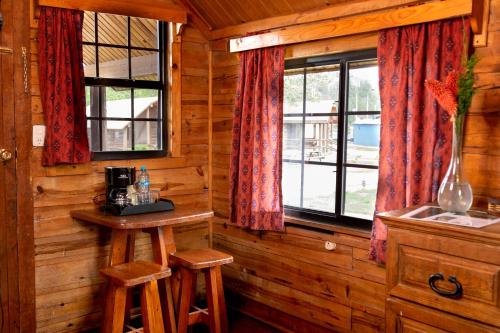 Galeriebild der Unterkunft Villa Mexicana Creel Mountain Lodge in Creel