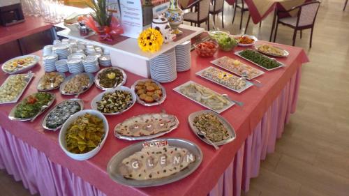 Makanan di atau berdekatan hotel