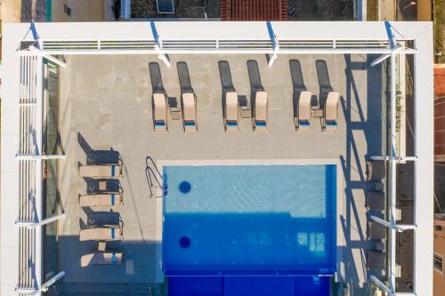 an overhead view of a swimming pool with chairs at LAS HOTEL & SPA in Gythio