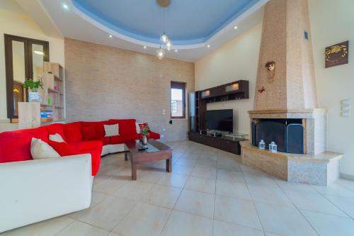 Μια τηλεόραση ή/και κέντρο ψυχαγωγίας στο Deluxe Villa Kamba with Sea View