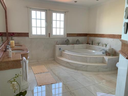Ванна кімната в Vila Tagus Garajau