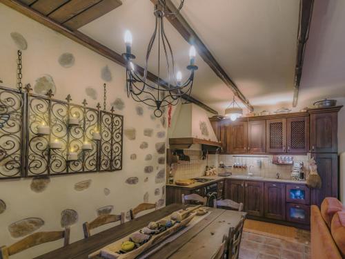 Dapur atau dapur kecil di To Stefani tis Makrinas
