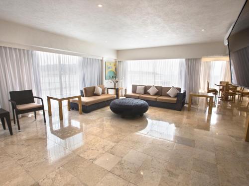 Χώρος καθιστικού στο HS HOTSSON Hotel Acapulco
