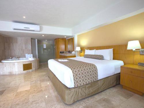 a hotel room with two beds and two lamps at HS HOTSSON Smart Acapulco in Acapulco