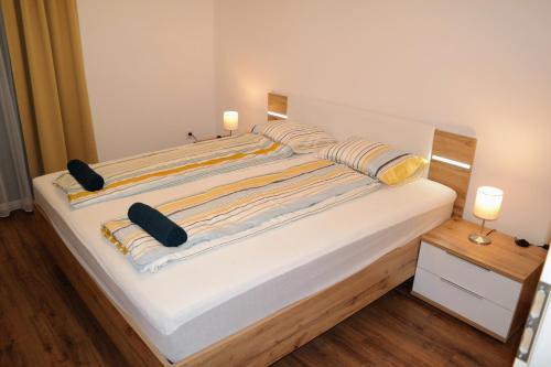 Posteľ alebo postele v izbe v ubytovaní Riverside Apartman with Free Parking