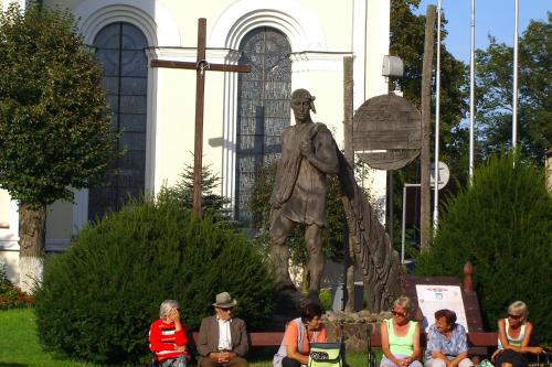 a group of people sitting in front of a statue at Dom Wczasowy Pięciu Pomostów in Czaplinek