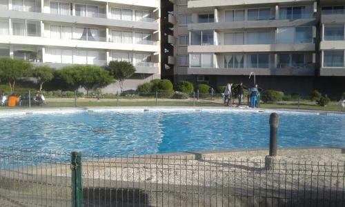 Πισίνα στο ή κοντά στο Departamento Faro la serena