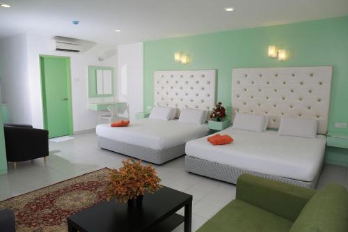 En eller flere senge i et værelse på Akar Hotel Kampung Baru