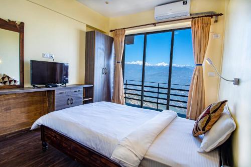 Llit o llits en una habitació de Hotel Green Valley Nagarkot