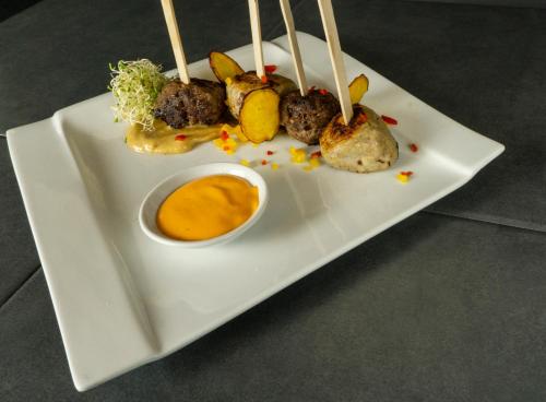ホテルの敷地内または近くでの食事または食べ物