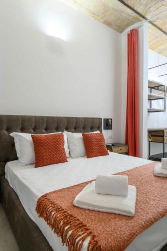 Industrial-Style Apartment Next To Vatican Metro