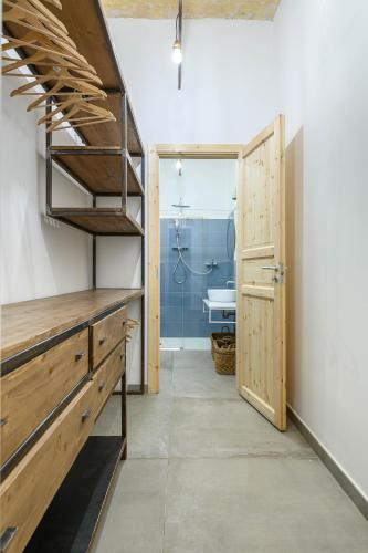 Industrial-Style Apartment Next To Vatican Metro