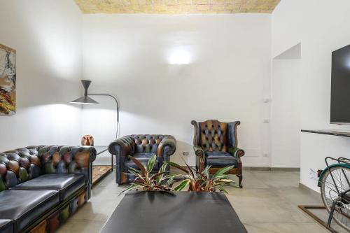 Industrial-Style Apartment Next To Vatican Metro
