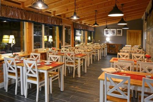Restoran atau tempat lain untuk makan di Gronik