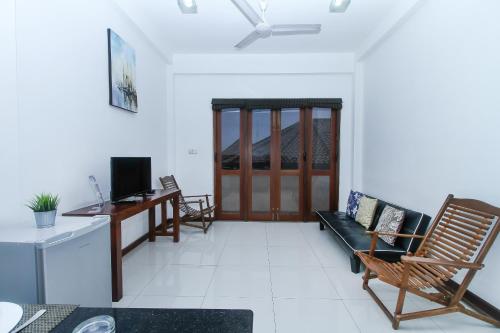 a living room with a couch and a tv at Iddamal Apartments in Mount Lavinia