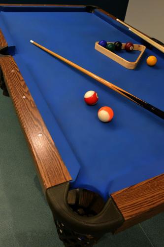 Meja biliard di Gronik