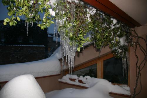 a window with snow and icicles hanging from it at Meublé il Riccio in Montepulciano