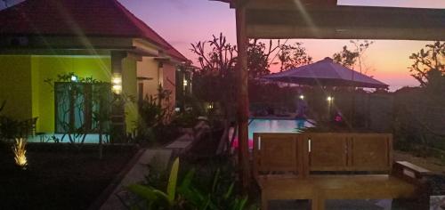 Bazén v ubytování Dream Beach Hostel Lembongan nebo v jeho okolí