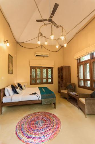 Katil atau katil-katil dalam bilik di Pench Jungle Camp
