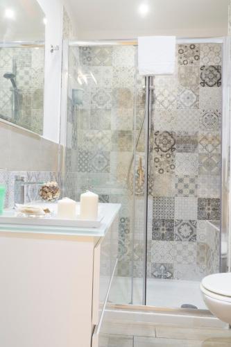 a bathroom with a shower and a toilet and a sink at Al Parco Verde B&B in Sorrento