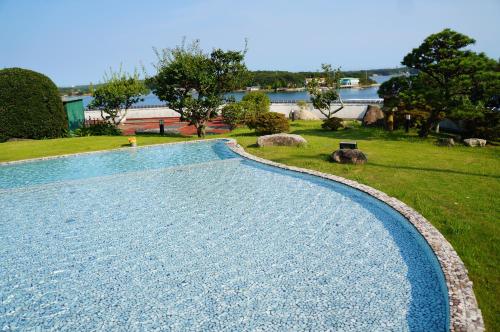 Bazén v ubytování Kashikojima Park Hotel Michishio nebo v jeho okolí