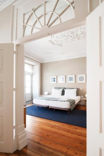 Una cama o camas en una habitación de Apartamentos com História