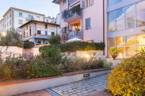 GuestHost - Colorful Boccaccio Apartment