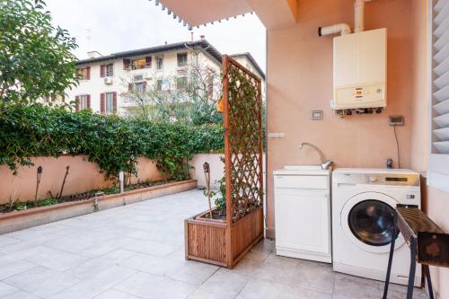 GuestHost - Colorful Boccaccio Apartment