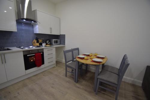 Η κουζίνα ή μικρή κουζίνα στο Sapphire House Telford