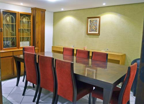 a dining room with a table and chairs at Colossi Hotel in Porto Alegre