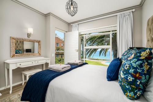 Una cama o camas en una habitación de Brookes Hill Suites Luxury Apartment 124