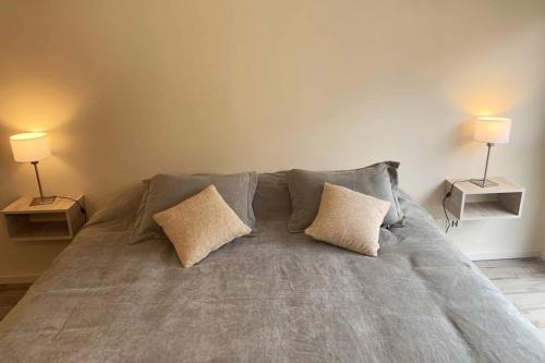 Un pat sau paturi într-o cameră la Brc Apartment 6