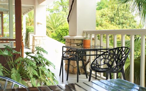 a black table and chairs on a porch at Swellendam Country Lodge - Guest House - B&B in Swellendam