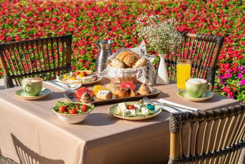 Jídlo v hotelu nebo okolí