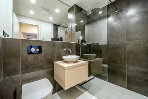 Koupelna v ubytování Quiet & new apartment near city center with garage