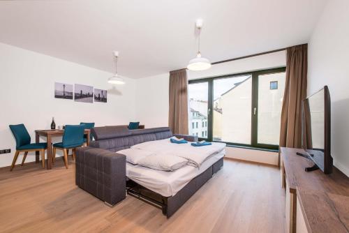 Postel nebo postele na pokoji v ubytování Quiet & new apartment near city center with garage