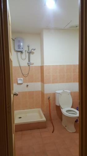 Ένα μπάνιο στο CmK STUDIO APARTMEN KTC#Netflix