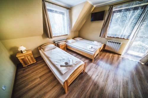 Posteľ alebo postele v izbe v ubytovaní Pokoje i Apartamenty Nad Potokiem
