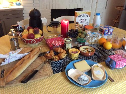 Options de petit-déjeuner proposées aux clients de l'établissement La Terrasse, Centre St-Antonin