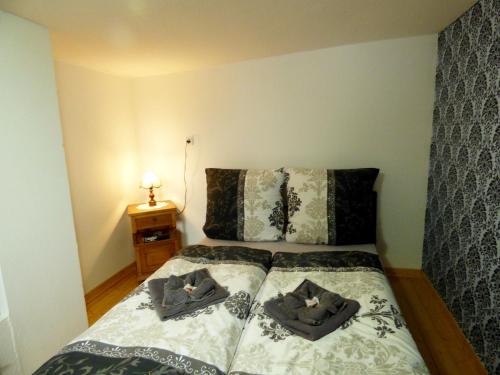 a small bedroom with a bed with towels on it at Relaxen am Rosenbusch in Ohlenhard