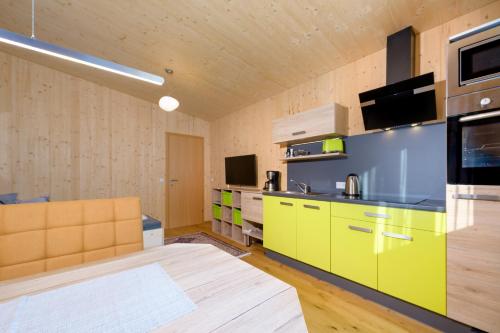 Kuchyň nebo kuchyňský kout v ubytování Appartement - Vollholz Studio im Zentrum von Flachau