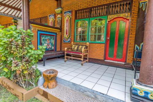 Taman di luar Binaria Museum Hotel