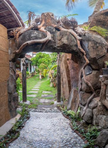 Taman di luar Binaria Museum Hotel