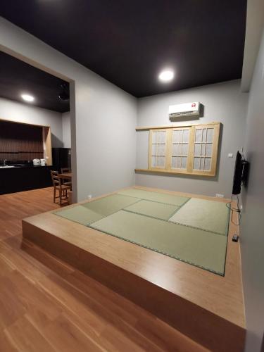a dance floor in a living room with aoustic at Tatami D'Tepi Laut - PANGKOR ISLAND in Pangkor