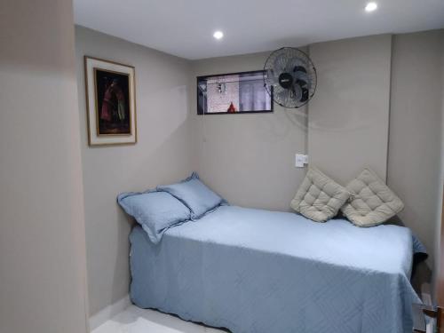 A bed or beds in a room at Apartamento Praia do Forte VIP