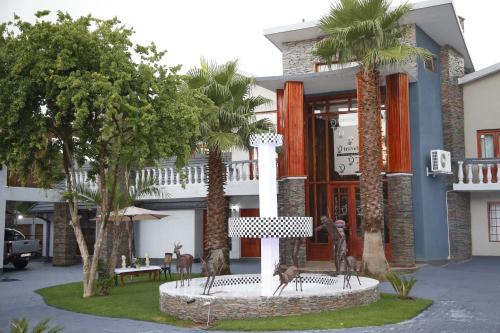 Bangunan di mana terletaknya rumah tamu ini