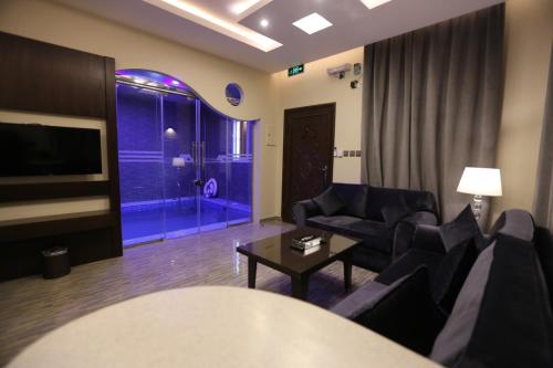 a living room with a couch and a table at شقق منازل الدانة للشقق المخدومة in Abha