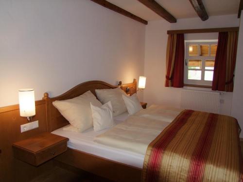 מיטה או מיטות בחדר ב-Stubersheimer Hof