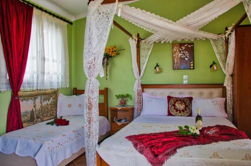 two beds in a bedroom with green walls at Villa Doxa in Sarti